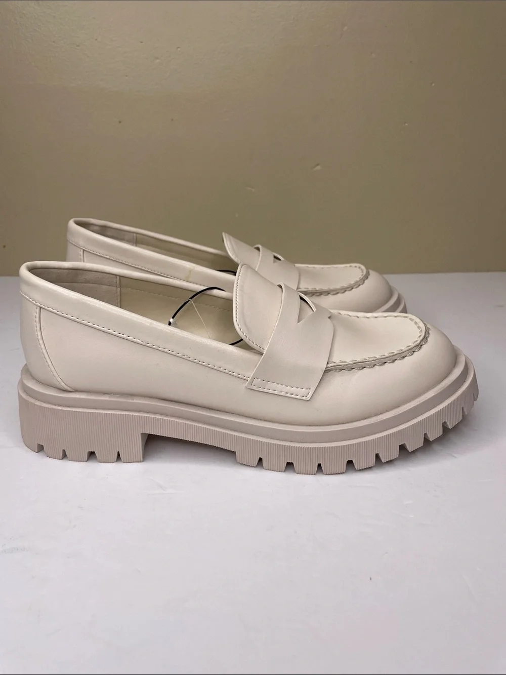 FALLS CREEK Cream VANESSA Memory Foam Prep Platform Lug Sole Penny Loafer NWT 9